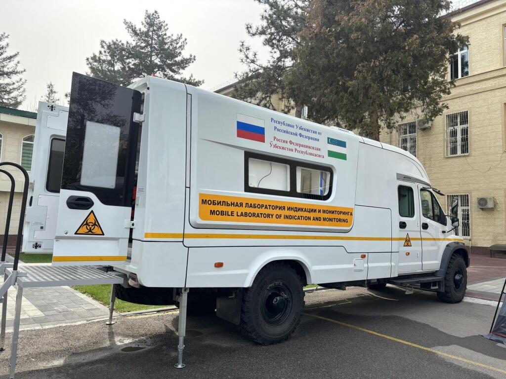 Роспотребнадзор передал Узбекистану мобильные противоэпидемические лаборатории
